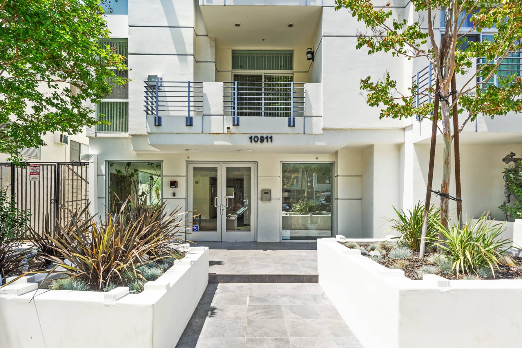 Stunning Contemporary Penthouse in Prime Westwood