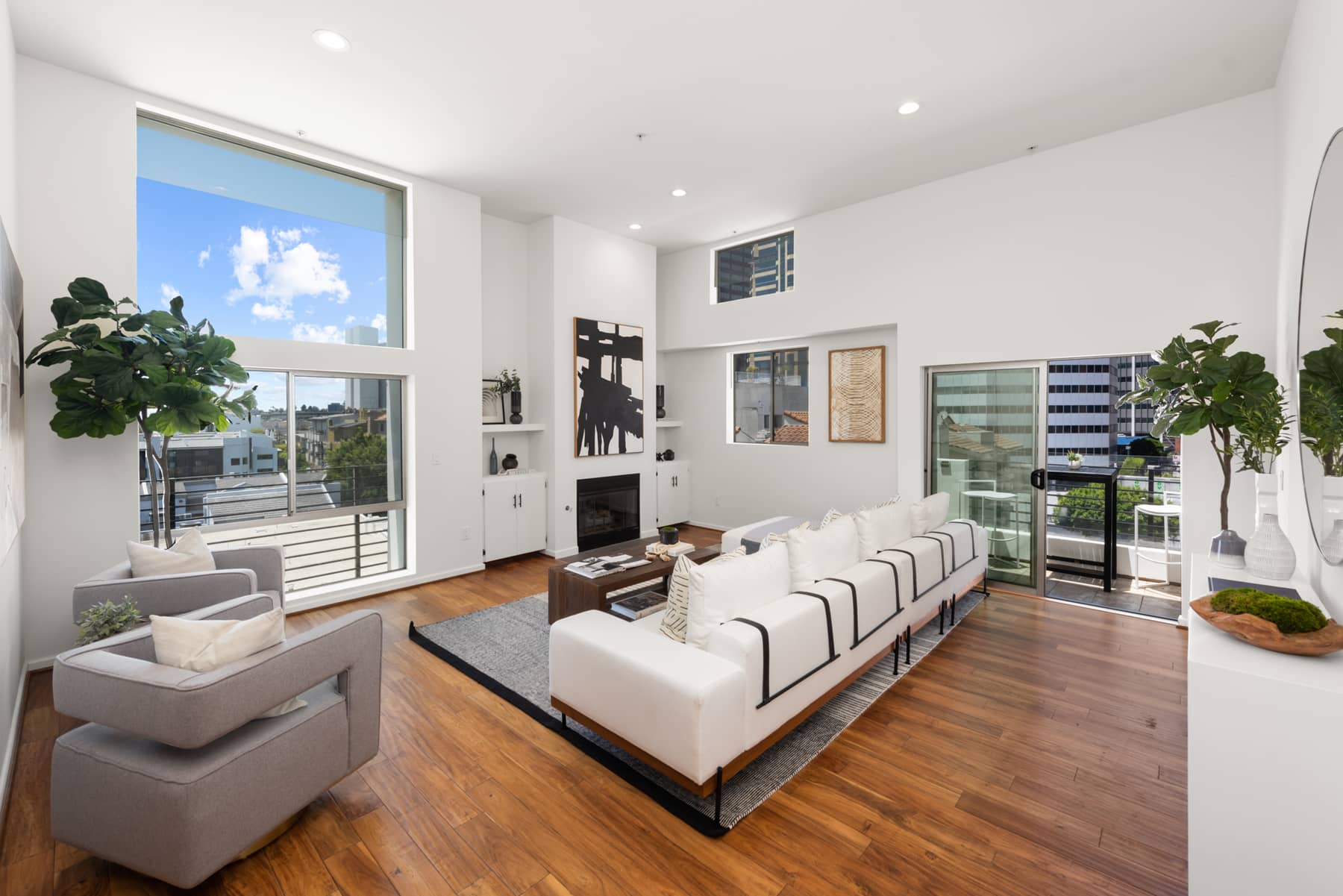 Stunning Contemporary Penthouse in Prime Westwood
