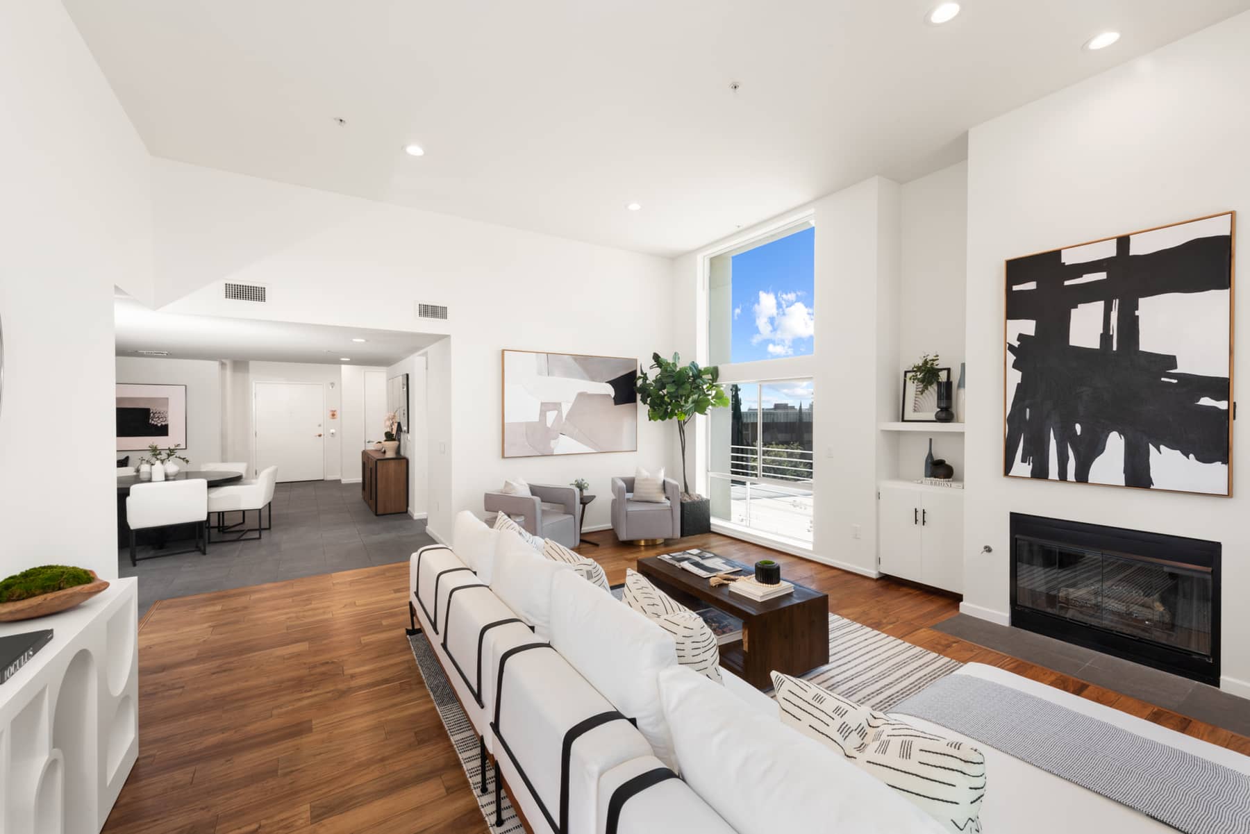 Stunning Contemporary Penthouse in Prime Westwood